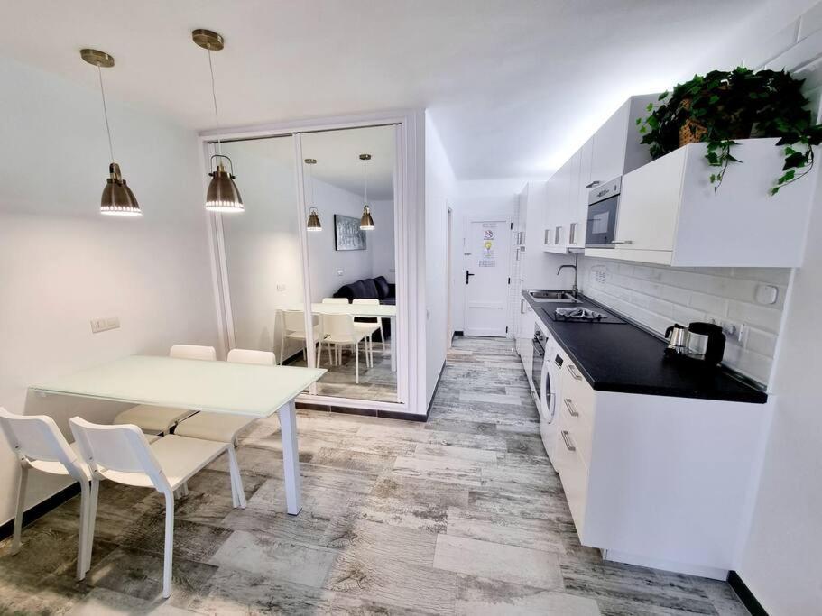 Apartamento Smeraldo 11 Playa Roca Коста Тегисе Екстериор снимка