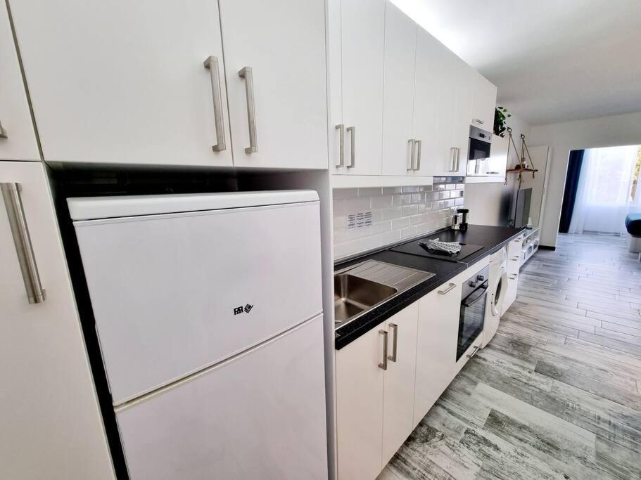Apartamento Smeraldo 11 Playa Roca Коста Тегисе Екстериор снимка